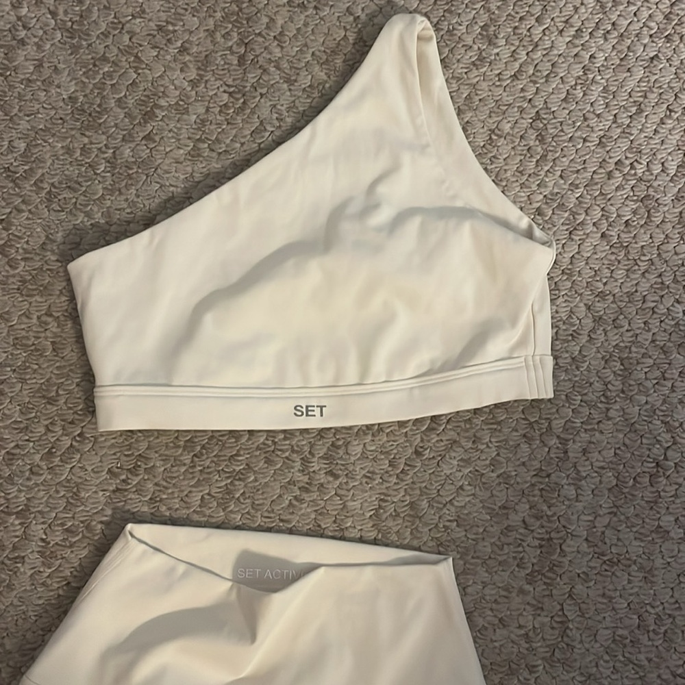 BNWOT SET ACTIVE Luxform SET in cream🤍 Top size M bottoms size S